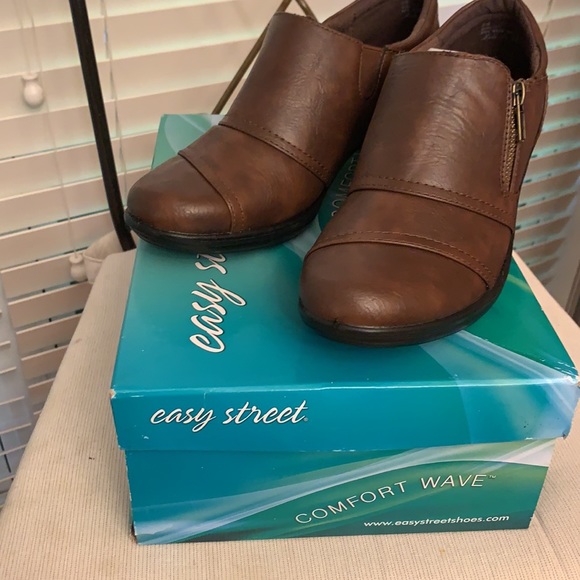 Shoes - Picture 2 of 5